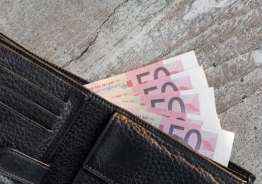 Los trabajos mejor pagados y peor pagados en España (con cifras reales)